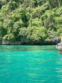 Phi Phi island - emerald of Thailand 