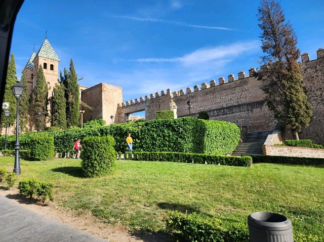 [🇪🇸トレド] 中世の風景と歴史が息づく街並み、名産コルクとともに
