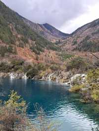 Enchanting Beauty of Jiuzhai Valley:where nature meets tranquility 