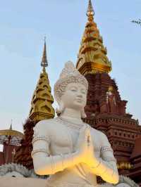 Jinghong Golden Pagoda: Spring’s Shimmer by Day and Night