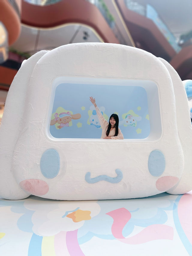 勁可愛玉桂狗😍Cinnamoroll ROLL OUT THE FUN 夢幻派對  嚟緊嘅復活節約定你嚟AIRSIDE狂玩特玩  ✨超吸睛5米高毛絨絨Cinnamoroll 及巨型波波池 ✨夢幻田徑