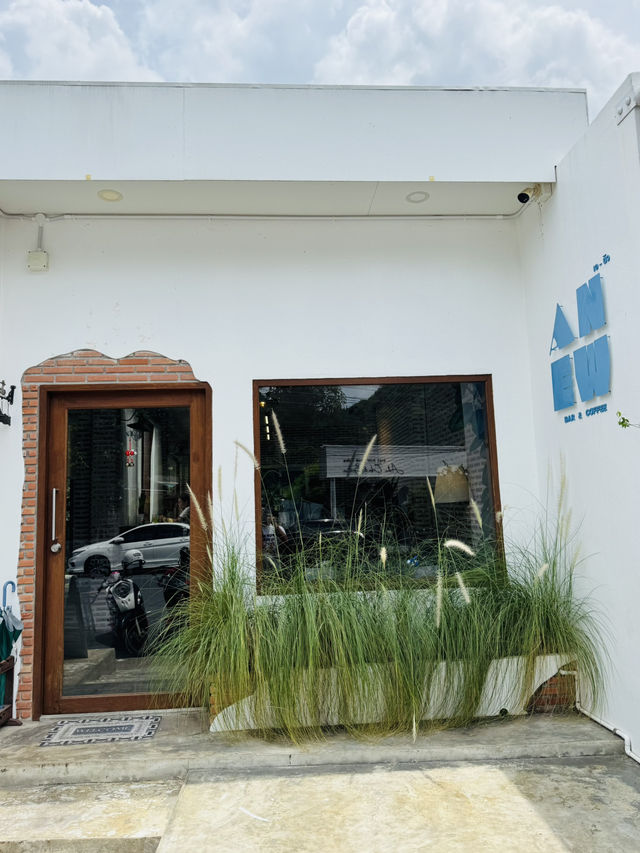 ANEW Bar & Coffee – คาเฟ่ฟีลดี มินิมอล