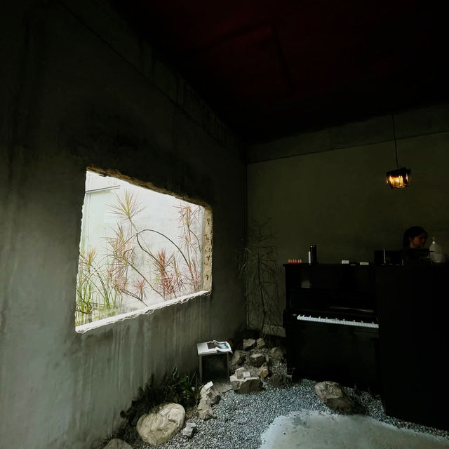 Elegant Reflections at Keijometo Cafe