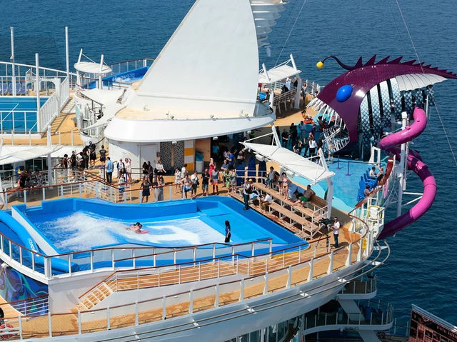 "Harmony of the Seas: 3 Wild Days, Zero Regrets" 🌊🎢🍹