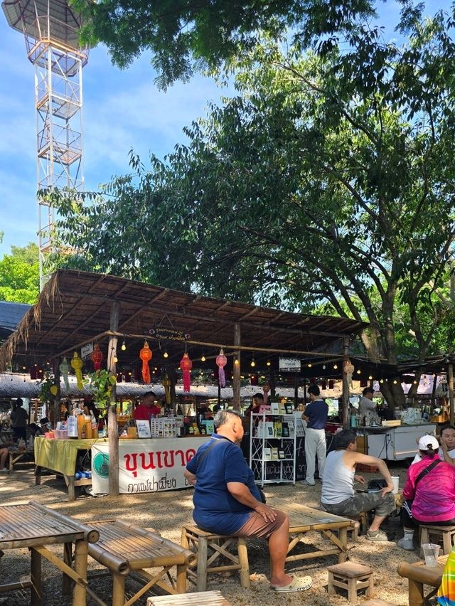 กาดนั่งก่อม@หนองกระทิง ตลาดเช้าสุดชิลล์ ในลำปาง