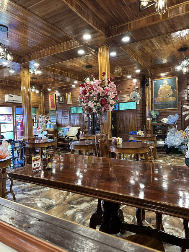 คาเฟ่ บ้านพึ่งศิลป์