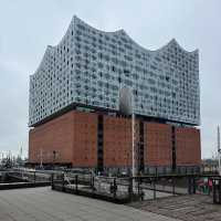 Exploring Hamburg’s Historic Town Hall & Surrounding Gems