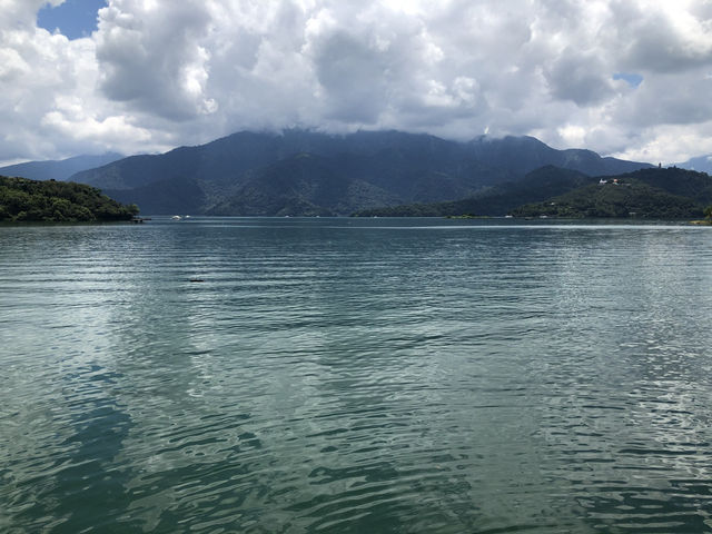 日月潭向山遊客中心｜建築與自然交融的湖畔秘境 