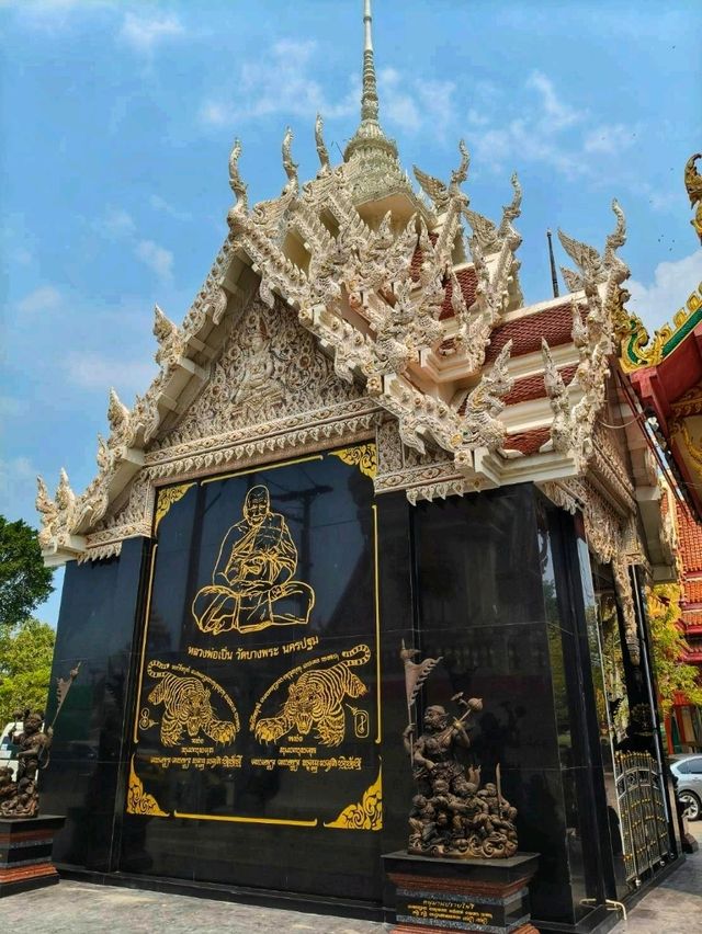 สักการะหลวงพ่อเปิ่น วัดบางพระ