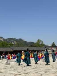 Wearing Hanbok Walk Around Gyeongbokgung Palace😍