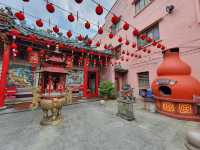 🏮 Hiang Thian Siang Ti Temple: A Backpacker’s Guide to Kuching’s Most Spiritual Hideout!