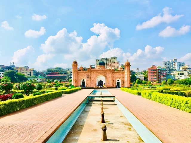 One Day in Dhaka: Chaos, Culture & Colors of the Capital