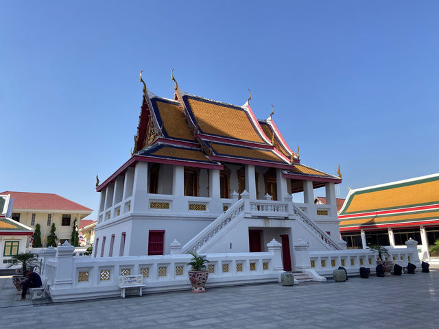 วัดกัลยาณมิตร – ไหว้หลวงพ่อโต ขอพรเสริมสิริมงคล