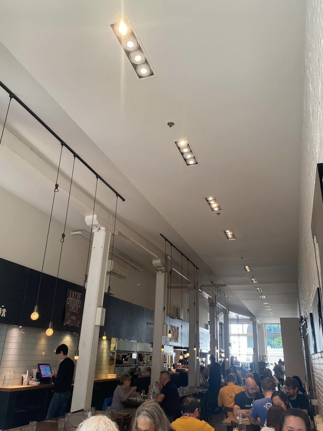 A Day in Montreal – Cathedrals, Cobblestones & Casual Bites