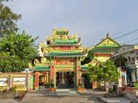 ชมวัดอายุ300ปีกับธรรมชาติ Dinh Cau Temple