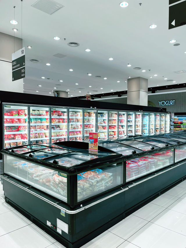 Evening Stop at AEON Kuching Mall: A One-Stop Shopping Haven 