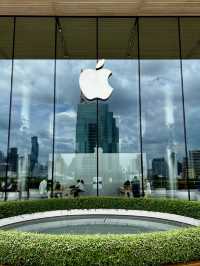 🍎 Tree or Tech? Where Are These Apple Stores?