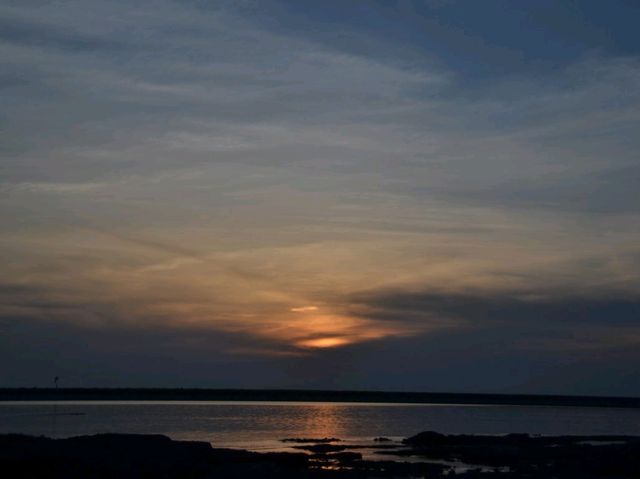 シンリ浜のドラマチックサンセット🌥🌅