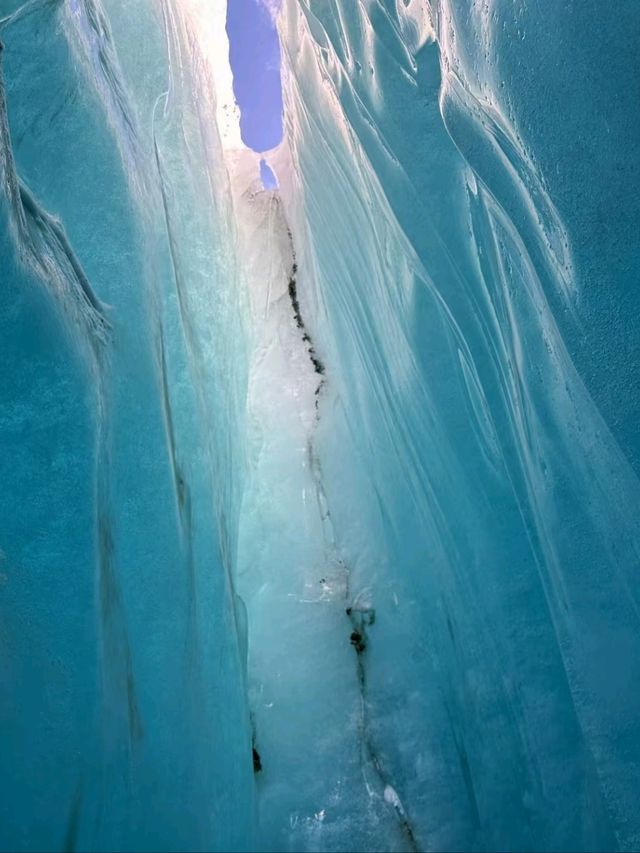 Laigu Glacier: A Symphony of Snow and Silence