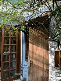 🌿✨ Bangkok’s Hidden Gem: Ariyasomvilla – A Thai Heritage Retreat! ✨🌿