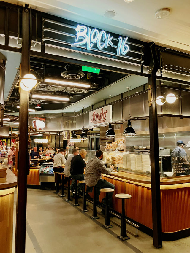 라스베가스 코스모폴리탄 호텔의 푸드코트, Block 16 Urban Food Hall!