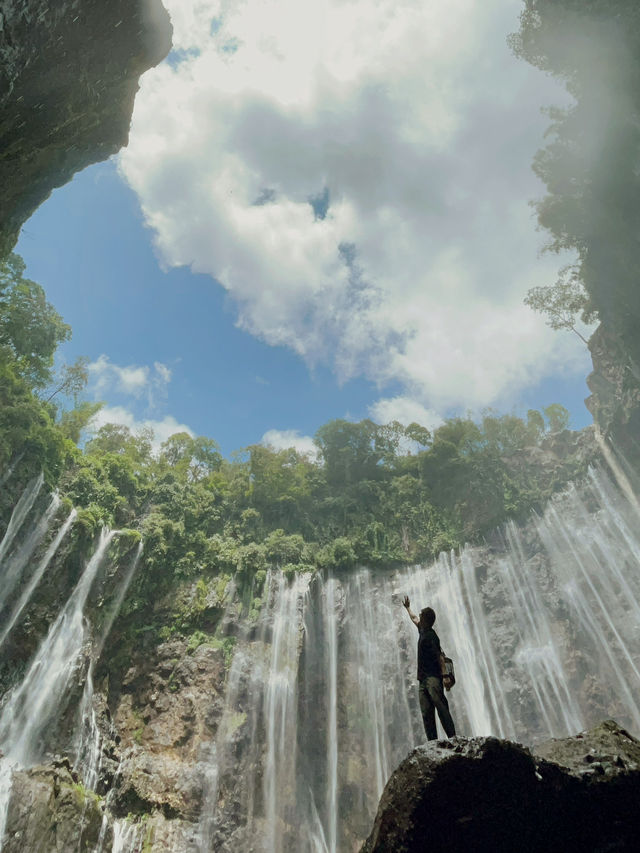 💦Tumpak Sewu 瀑布：森林中的千絲水簾洞