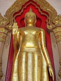 歴史と信仰が刻まれた美しい彫刻たち。タイ文化の深さを感じる場所🗿✨ #タイの彫刻 #ワットプラパトムチェディ #伝統美