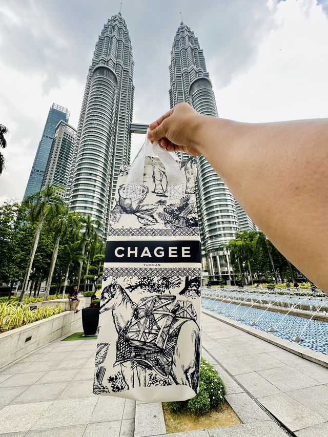 “Khám Phá Kuala Lumpur: Bí Kíp Di Chuyển Miễn Phí Đến Petronas KLCC & Từ Sân Bay Về Khách Sạn”