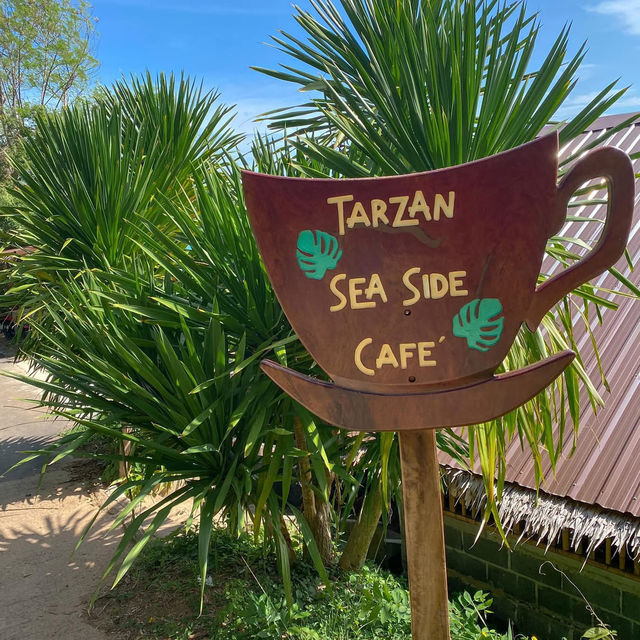 คาเฟ่ลับๆ เนินเขาขาด Tarzan Seaside cafe