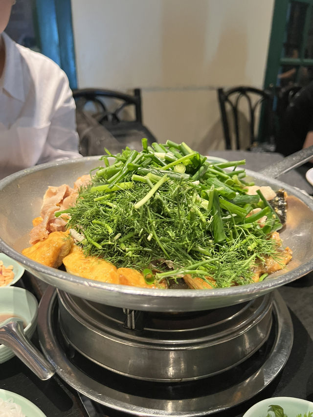 Hanoi’s Must-Eat 🍽️🥢 Chả Cá Thăng Long (6B/ 2D Đường Thành)