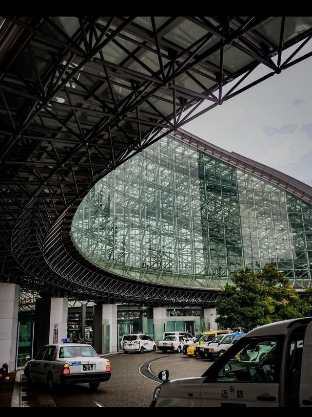 旅の始まりにふさわしい門✨金沢駅鼓門で感動の一枚を📸