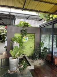 พักใจ เน้นชิลล์ ชิมหวานที่ร้าน ‘บ้านรถเขียว’ 🌿☕
