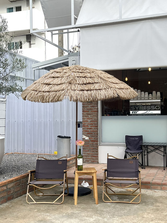 ☕️ TIN’N Café – Spacious, Stylish, and Sweet