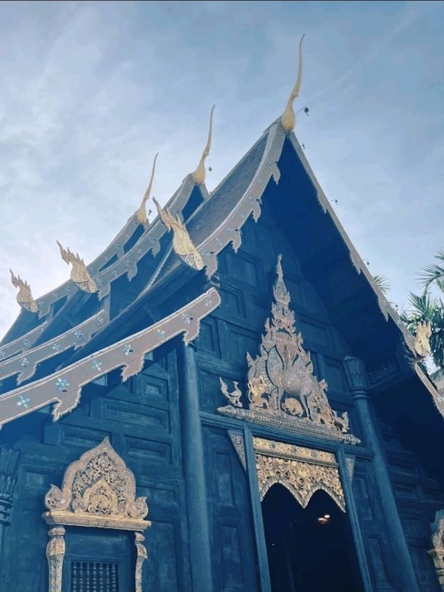 วัดพันเตาเป็นวัดเก่าแก่ สร้างด้วยไม้สักทองทั้งหลัง