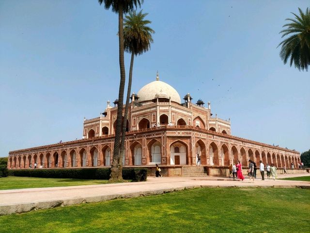 ⏳ A Day Alone in Timeless Delhi – Chaos, History & Soul
