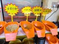 🍢成都-炭悅自助燒烤｜68元吃到飽，肉品新鮮選擇多，還有超萌店貓陪吃！