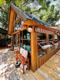 The Hidden Falls ในสวนลับ เป็นคาเฟ่ในจังหวัดชลบุรี