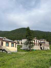 🟤 喀納斯鴻福生態度假酒店：美景與基本住宿並存的一晚 🏞️🏨