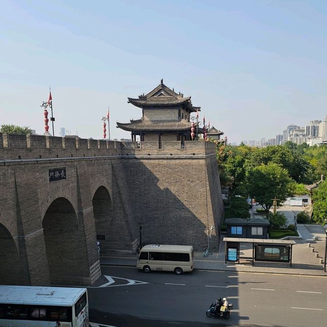 This is a history buff's dream city! 🤩