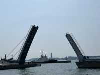 🌉 Blue Wing Moji – สะพานเปิด-ยกได้สุดโรแมนติก 