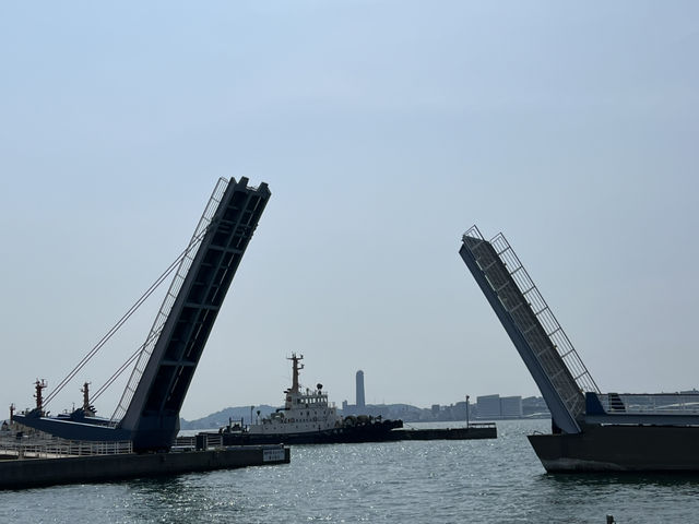 🌉 Blue Wing Moji – สะพานเปิด-ยกได้สุดโรแมนติก 