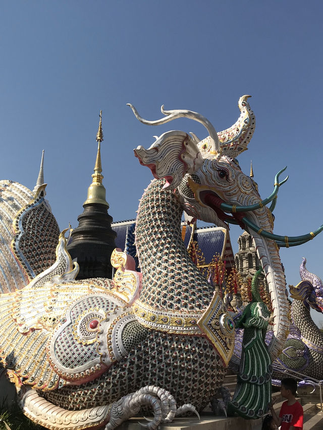 วัดเด่นสะหรีศรีเมืองแกน วัดสวยที่ห้ามพลาด