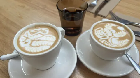 Впечатления от Ona Cafe: высококачественный завтрак и кофе, но цены немного высоки — traveler post in Брансуик
