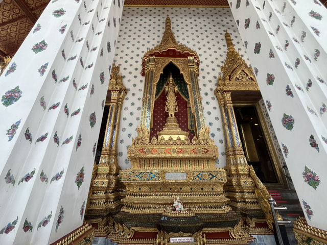 チャオプラヤー川沿いにそびえる美の象徴✨ 異国感あふれる寺院「ワット・アルン（暁の寺）」 