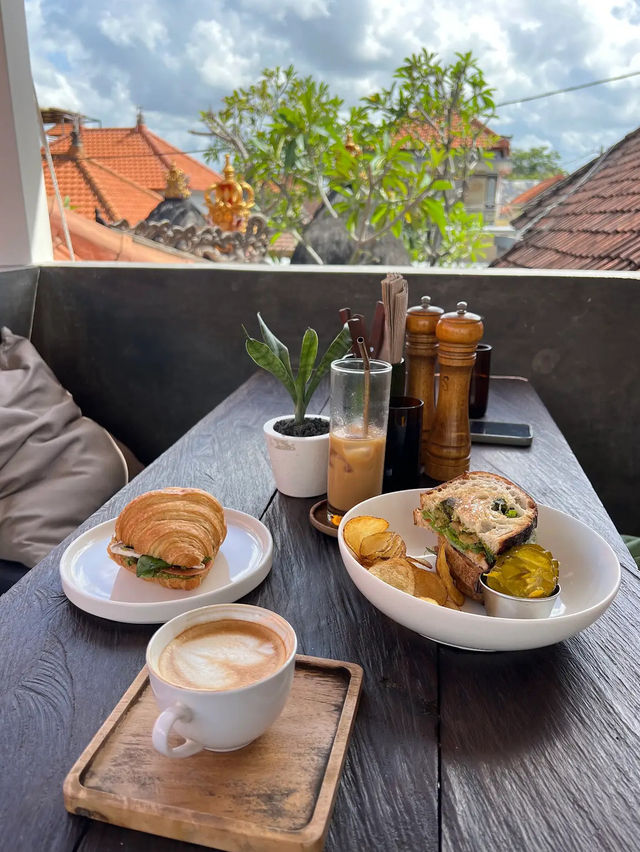 Secret Spot! Bali’s Cozy Corner of Clean Eating