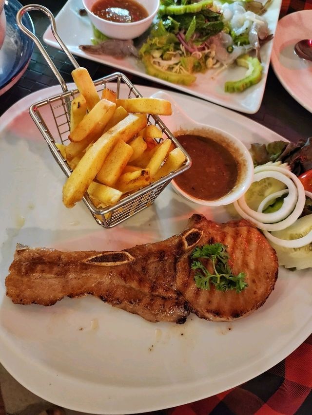【タイ🇹🇭ジョムティエン】海辺のレストラン🍴