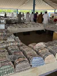 Must-Visit Friday Market Experience in 🇴🇲