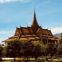👑 "Crown Jewel of Cambodia: The Royal Palace of Phnom Penh