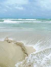 🌴 Sea Breeze and white sands: Pantai Batu Burok, Terengganu