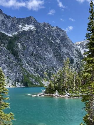 🏔️ Colchuck Lake Hike – The Dreamy Jewel of the Enchantments